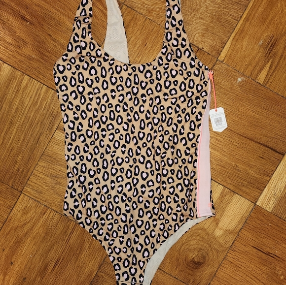 Stance Scoop Bodysuit - feline print - size M, NWT - Picture 6 of 6